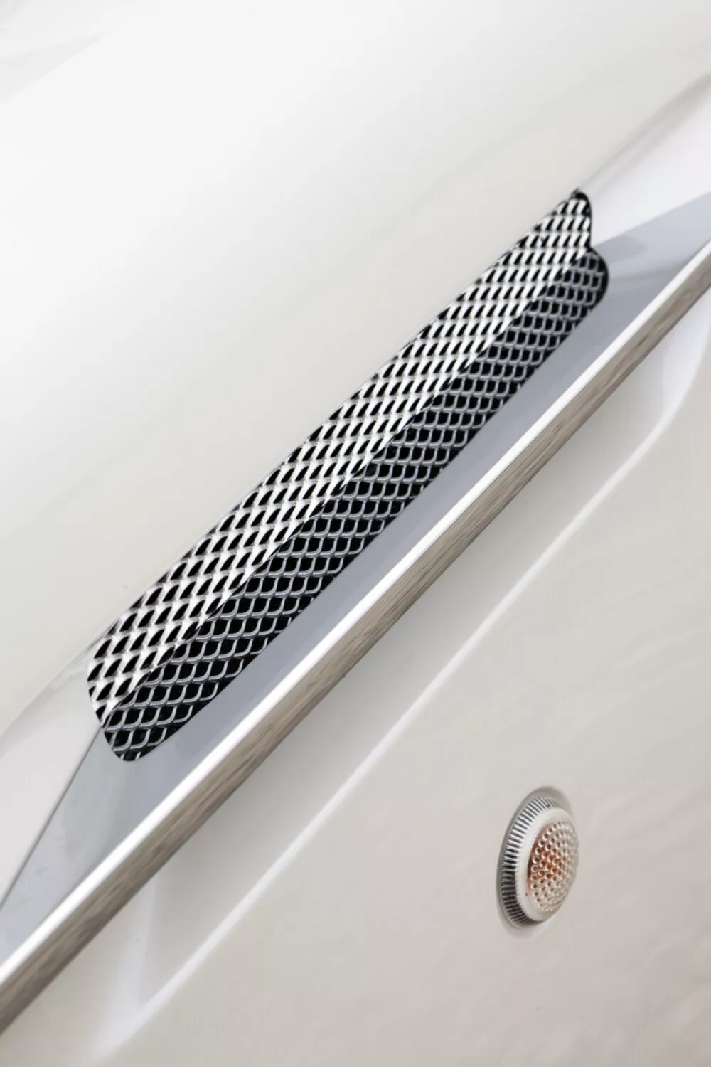 DB9 side-strake detail